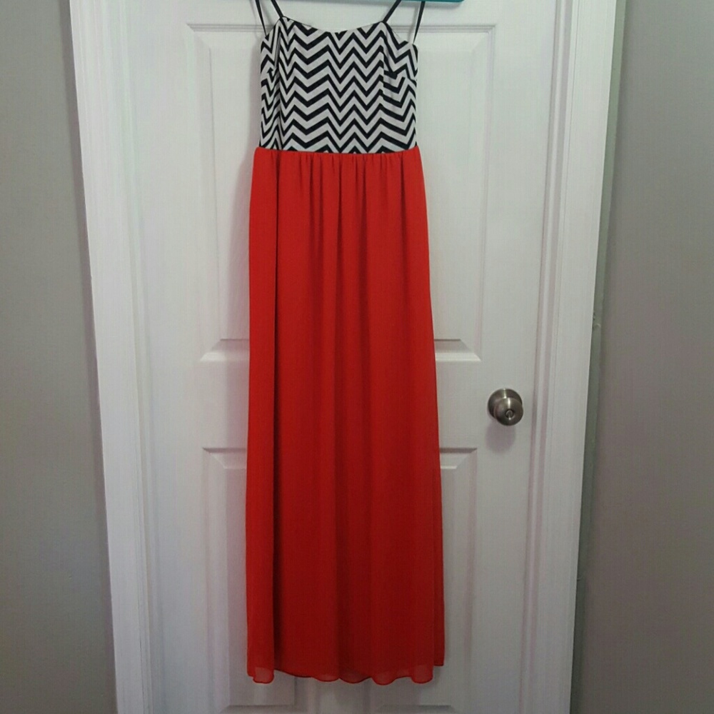 ⬇️Chevron print dress